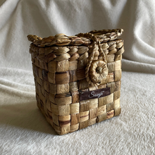 Lade das Bild in den Galerie-Viewer, Saanjh Handwoven Cane Straw Mini Box
