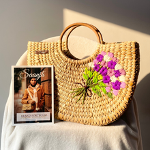 Charger l'image dans la galerie, Sac à main brodé à la main avec fleurs violettes et roses
