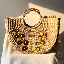 Lade das Bild in den Galerie-Viewer, Water Reed Handwoven Embroidered Handbag, Tiffin Bag
