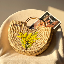 Lade das Bild in den Galerie-Viewer, Mimosas Water Reed Handwoven Embroidered Handbag, Tiffin Bag
