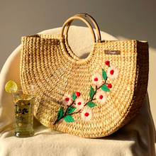 Lade das Bild in den Galerie-Viewer, Curly Water Reed Handwoven Embroidered Handbag, Tiffin Bag
