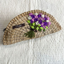 Charger l'image dans la galerie, Pochette tissée à la main en paille Saanjh Kauna | Brodé à la main | Exclusivité Saanjh
