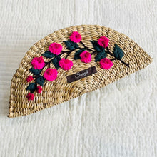 Charger l'image dans la galerie, Pochette tissée à la main en paille Saanjh Kauna | Brodé à la main | Exclusivité Saanjh
