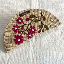 Charger l'image dans la galerie, Pochette tissée à la main en paille Saanjh Kauna | Brodé à la main | Exclusivité Saanjh

