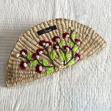 Charger l'image dans la galerie, Pochette tissée à la main en paille Saanjh Kauna | Brodé à la main | Exclusivité Saanjh
